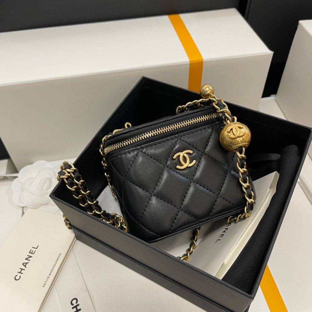 ✅CHANEL Pearl Crush Vanity Case with Chain Quilted Lambskin Mini Black - Picture 1 of 9